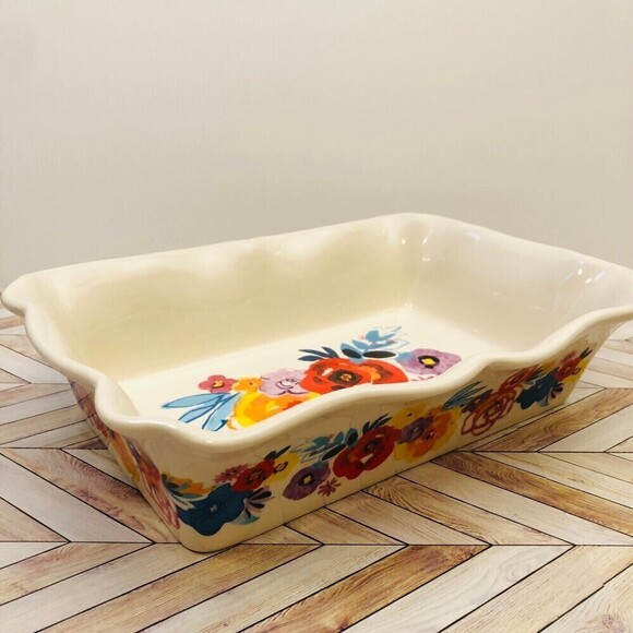 Pioneer Woman Flea Market Decorated 2.3-Quart Ruffle Top Stoneware Bakeware - Picture 1 of 7